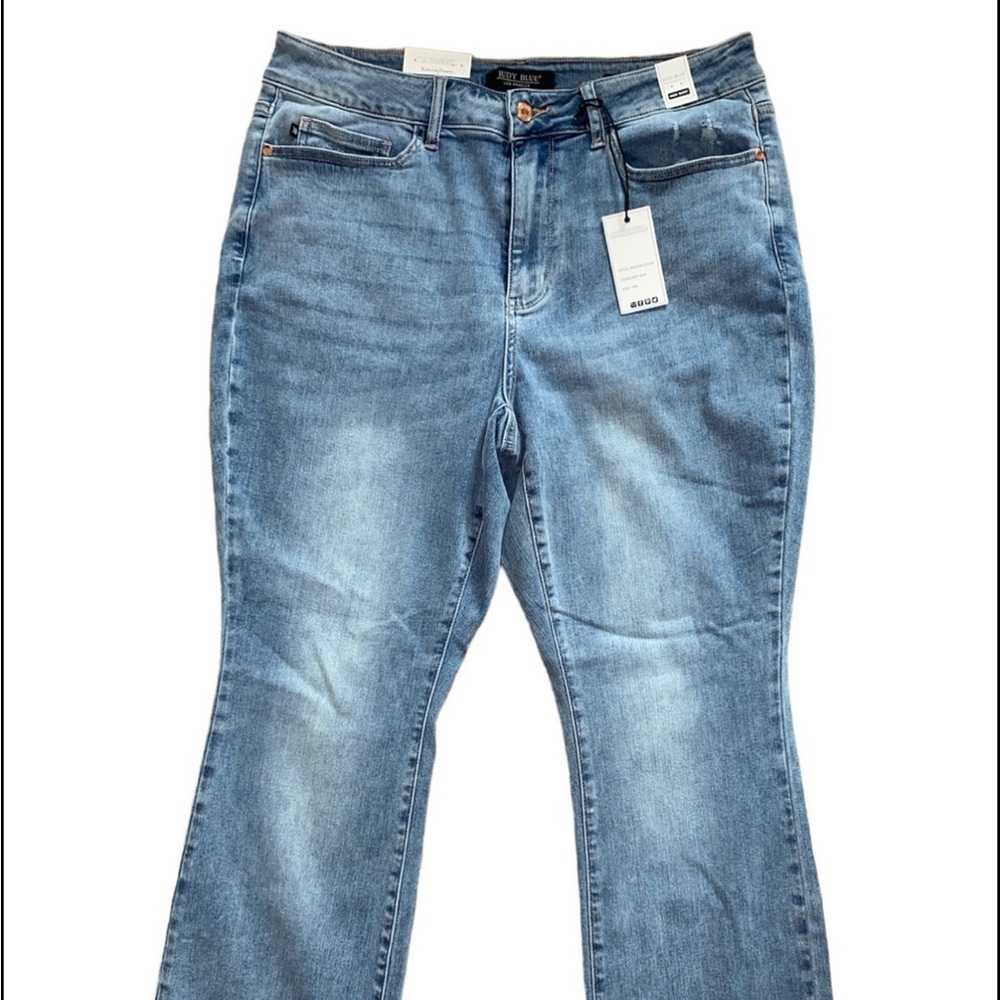 18W Judy Blue Slim Bootcut High Rise Light Wash Jeans